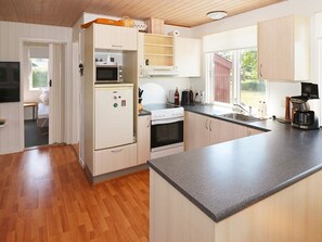 House | Private kitchen | Stovetop - 6 Person Holiday Home in Hadsund (Hadsund)
