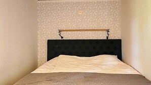 A single bed with a black headboard and a wooden bed frame. - 4 Star Holiday Home in Mellerud (Mellerud)