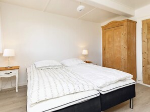 House | 3 bedrooms, individually furnished