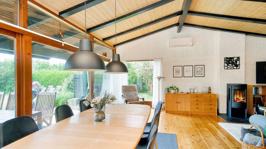 6 Person Holiday Home in Dronningmolle
