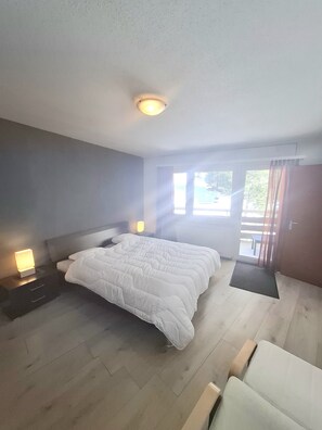2 slaapkamers, reisbedje, wifi, beddengoed