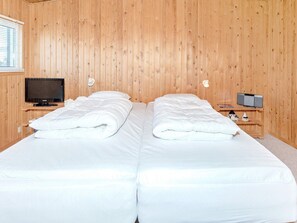 House - 4 Person Holiday Home in Lokken (Lokken)