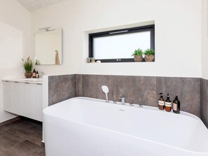 House | Bathroom - 10 Person Holiday Home in Hjorring (Hjørring)