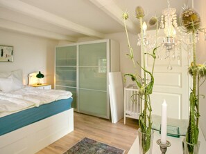 Rumah | 4 kamar tidur dan dilengkapi dengan perabotan berbeda-beda