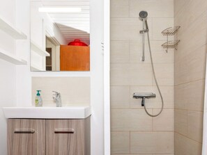 House | Bilik Mandi
