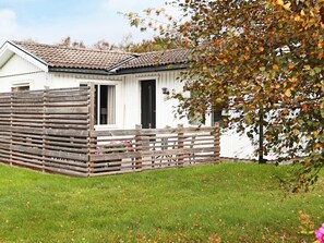Exterior - 6 Person Holiday Home in Skummeslovsstrand (Skummesloevsstrand)
