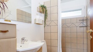 House | Bathroom - 6 Person Holiday Home in Glesborg (Glesborg)