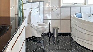 House | Bathroom - 8 Person Holiday Home in Egernsund (Broager)