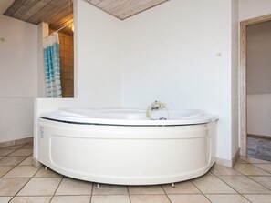House | Spa treatment - 20 Person Holiday Home in Karby (Øster Assels)