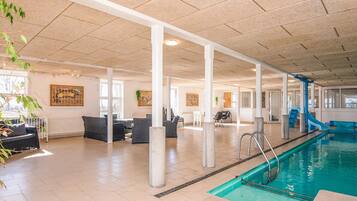 Hus | Pool | Inomhuspool och utomhuspool