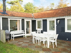Outdoor dining - 6 Person Holiday Home in Hojby (Hojby)