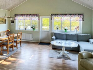 House | Dining - 6 Person Holiday Home in Olofstrom-by Traum (Olofström)