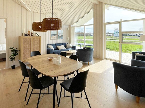 Dining - Modern Beach House in Marielyst - By Traum Ferienwohnungen (Vaeggerlose)