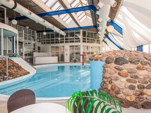Hus | Basseng | Innendørsbasseng og utendørsbasseng
