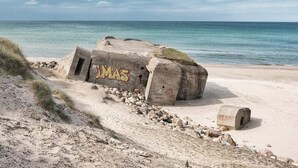 A concrete structure with graffiti on a beach. - 5 Star Holiday Home in Lokken (Lokken)