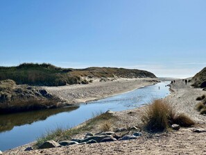 A river flowing through a sandy landscape with dunes on either side. - 5 Star Holiday Home in Henne (Henne)