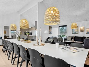 House | Interior - Spacious Retreat for 20 - By Traum Ferienwohnungen (Henne)