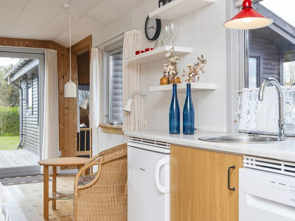 Private kitchen - 6 Person Holiday Home in Struer (Struer)