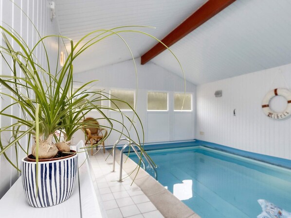House | Pool