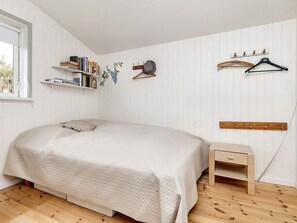 1 bedroom, individually furnished - 5 Person Holiday Home in Karrebaeksminde (Karrebæksminde)