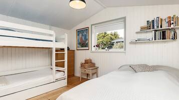 House | 1 bedroom, individually furnished