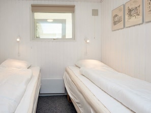 A room with two single beds, a window, and wall-mounted artwork. - 6 Person Holiday Home in Haderslev (Haderslev)