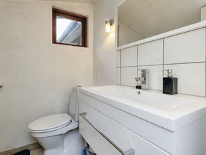 House | Bathroom
