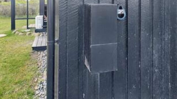 A black metal gate with a rectangular lock and a small circular handle. - 4 Star Holiday Home in Karrebaeksminde (Karrebæksminde)