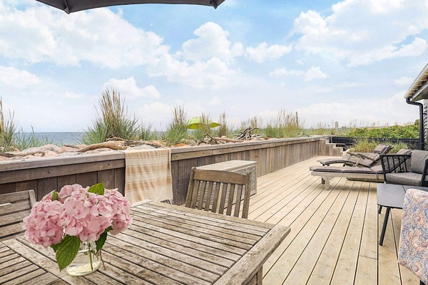 House | Pemandangan air