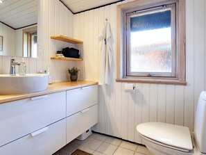 House | Bathroom - 6 Person Holiday Home in Lokken (Lokken)