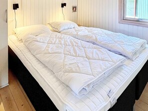 House - 6 Person Holiday Home in Lokken (Lokken)