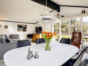 House | Dining - 6 Person Holiday Home in Lokken (Lokken)