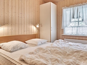 Room - 6 Person Holiday Home in Nexo (Nexø)