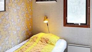 House | 4 bedrooms, individually furnished - 6 Person Holiday Home in Orno (Orno)