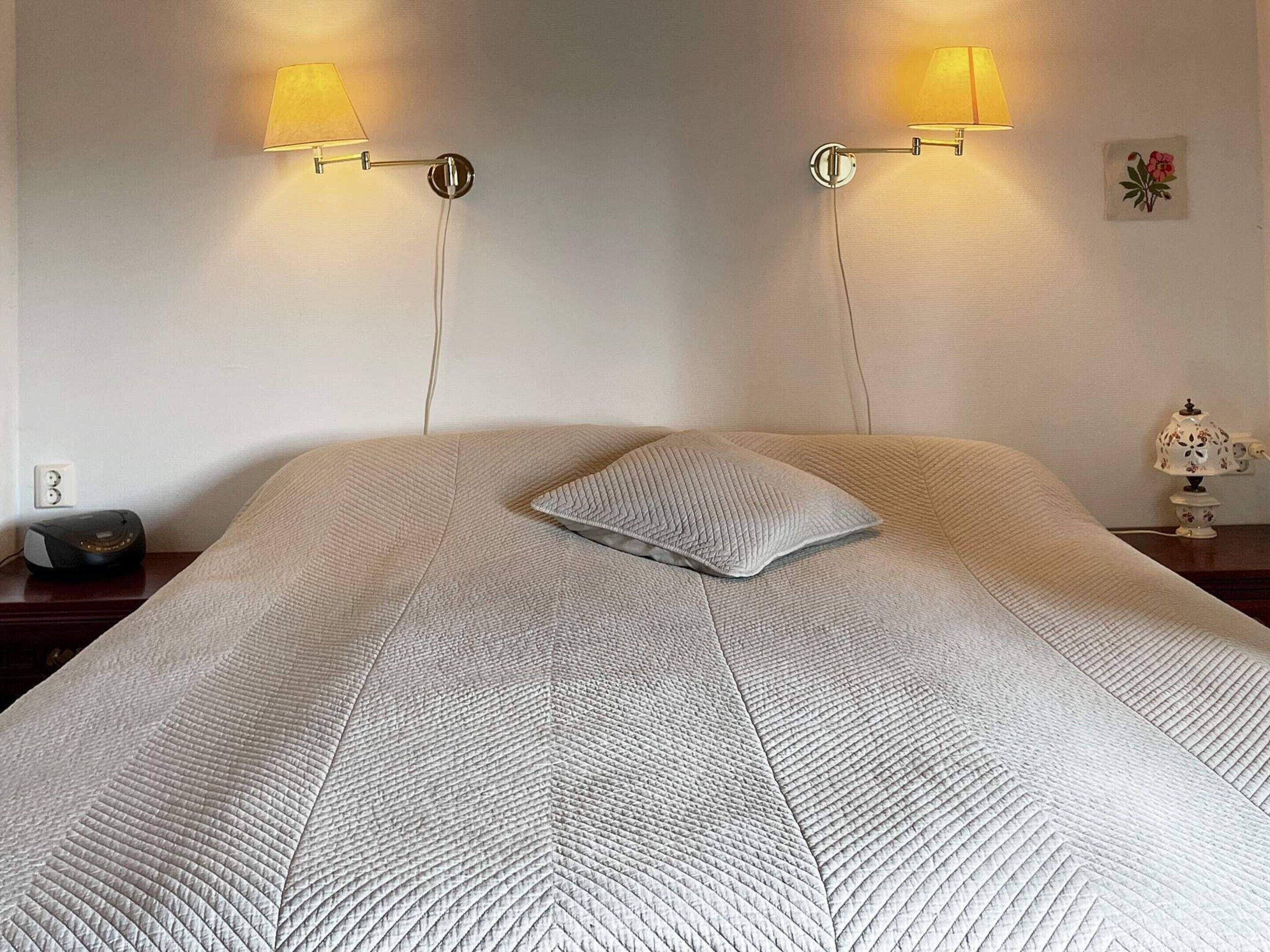 House | 1 bedroom, individually furnished