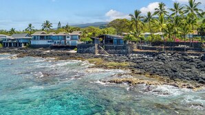 A coastal property with multiple houses, clear turquoise waters, and palm trees. - Hale Kale:Direct Oceanfront Masterpiece,Modern Spectacular One of a Kind Home (KAILUA KONA)