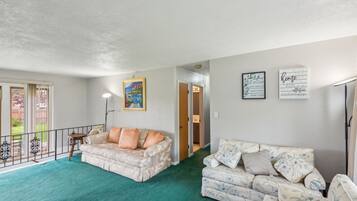 House, 3 Bedrooms | Living area