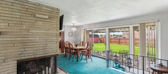 Elkhart Haven: Cozy Family Retreat 3 Bedroom Home by RedAwning