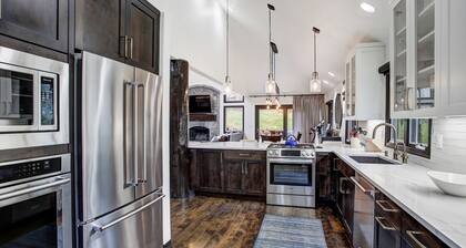 Exquisite, Private Mountain Home Retreat 4 Bedroom Home by RedAwning