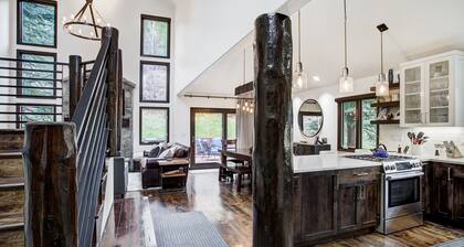 Exquisite, Private Mountain Home Retreat 4 Bedroom Home by RedAwning