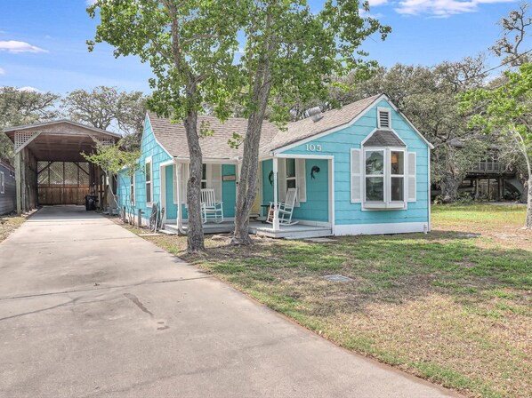Charming single-story house with a covered porch and inviting atmosphere.