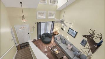 Smart TV, reproductor de DVD, libros, monitor de computadora