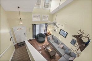 Smart-TV, DVD-spiller, bøker og PC-skjermer