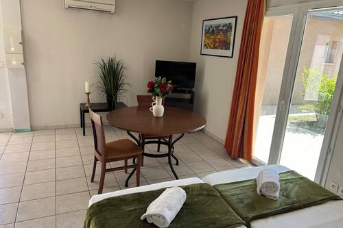 Studio | Soundproofing, free cots/infant beds, free WiFi, bed sheets