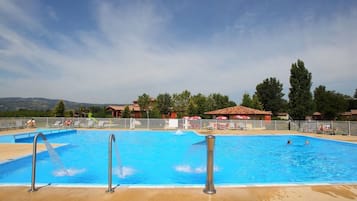 Indendørs pool, sæsonbestemt udendørs pool