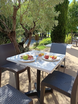 Frokostbuffé hver dag (EUR 12 per person)