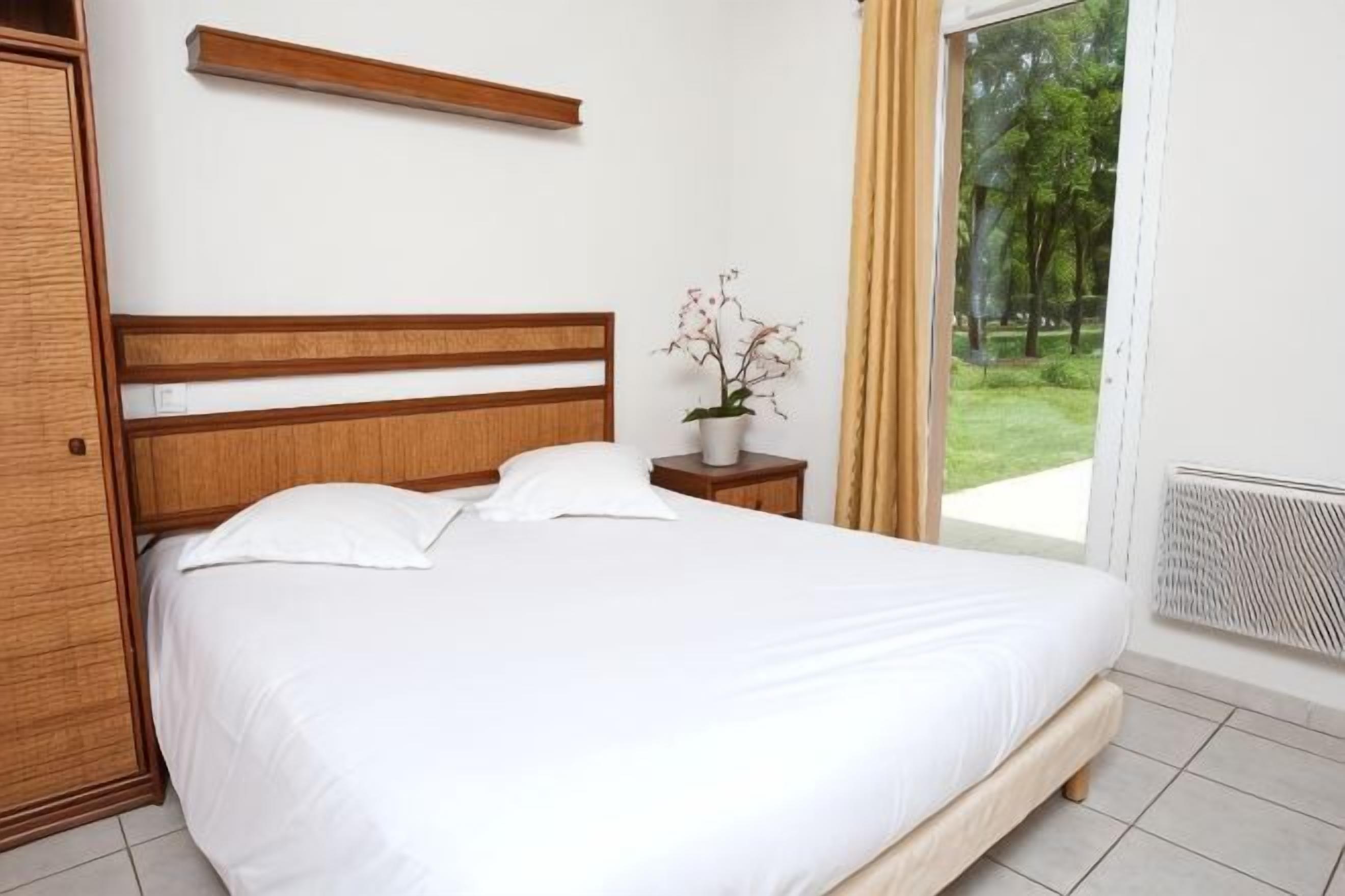 Soundproofing, free cots/infant beds, free WiFi, bed sheets