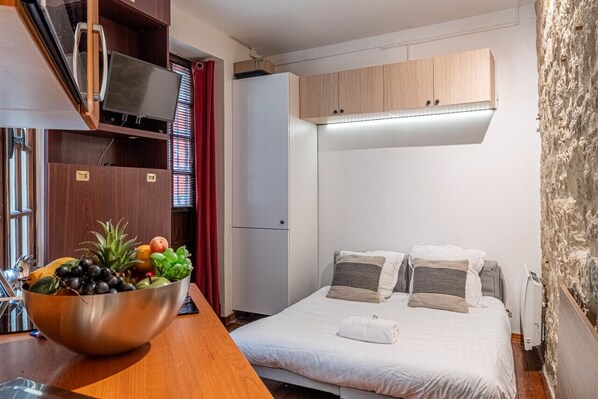 1 bedroom, iron/ironing board, travel crib, WiFi