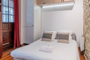 1 bedroom, iron/ironing board, travel crib, WiFi