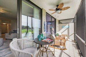 Outdoor dining - Walkout Condo | Beach Access, Pool & Pickleball (Marco Island)